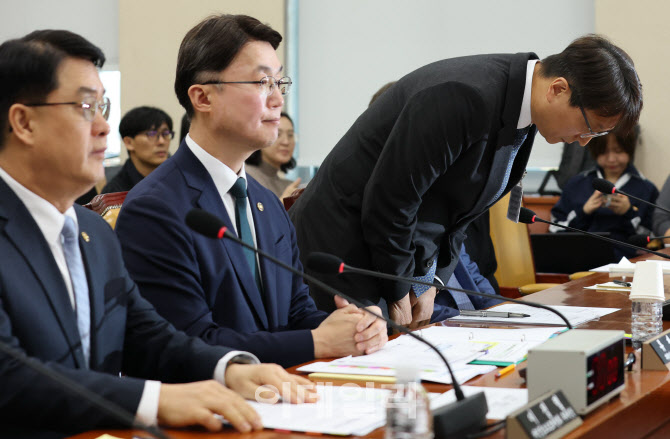 ‘쿠팡 국적성’ 도마 위…“미국법인이라 한국 이용자 가볍게 보나” 국회 직격탄