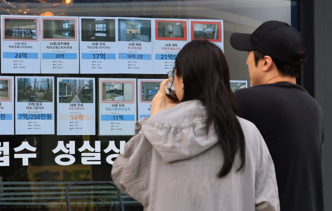 치솟는 전·월세 가격, 내년도 물가 상승 복병되나…"시차 두고 작용"