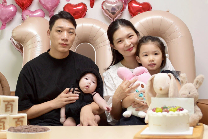 '출산시 1000만원' 한화 육아동행지원금 수혜 가정 200곳 넘어