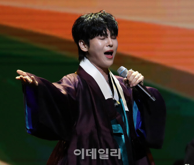 [포토] 김준수 '이데일리 문화대상' 공연