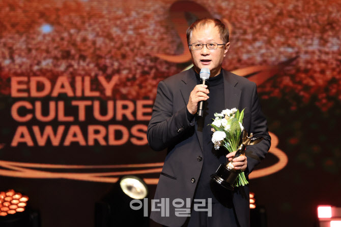 [포토]수상 소감 밝히는 송승환 예술총감독