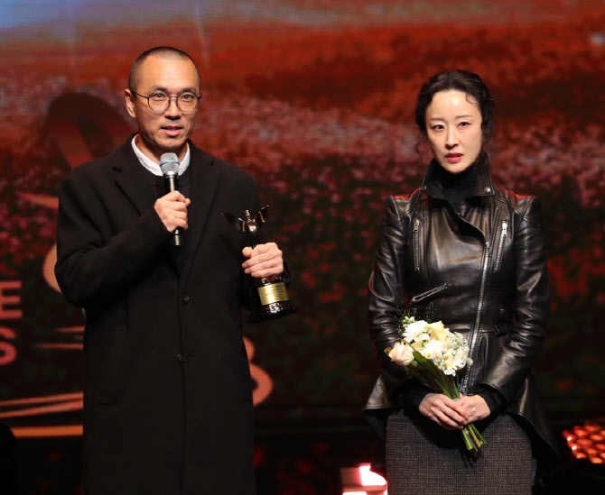 '내가 물에서 본 것' 김성용 단장 "춤으로 삶 가까이 다가갈 것"[제12회 이데일리 ...