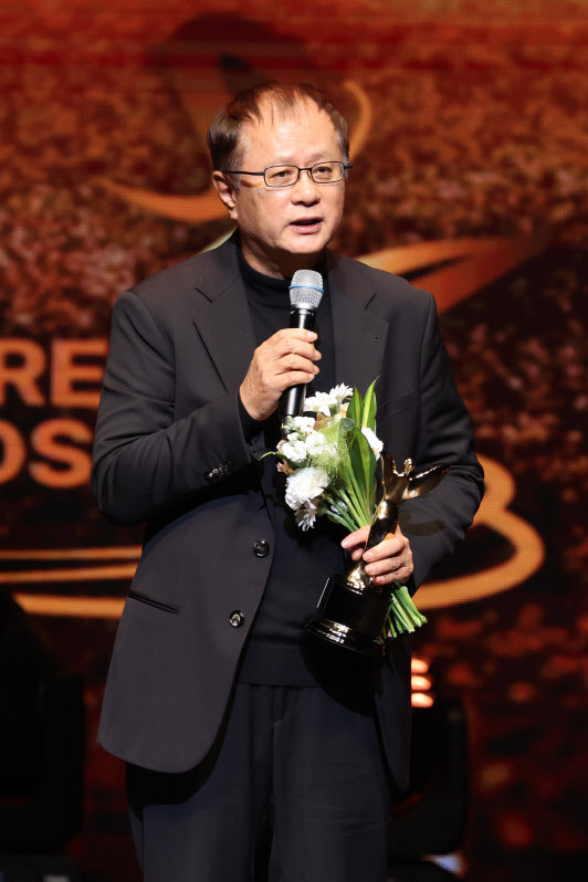 '공로상' 송승환 "그저 감사…빚 갚는 마음으로 살 것"[제12회 이데일리 문화대상]