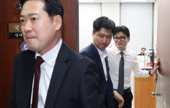 취임 100일 장동혁…‘단일대오’ 지켰지만 외연확장은 실패