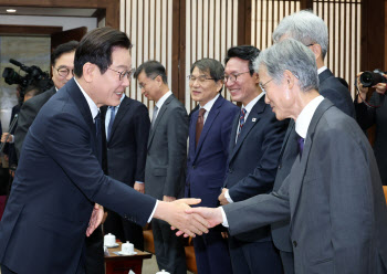 "사법부 독립 존중하며 입법권 행사해야"…대법, '與특판법' 직격