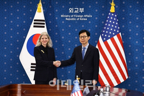 외교1차관, 미 국무부 정무차관 면담…"팩트시트 이행 공감대"