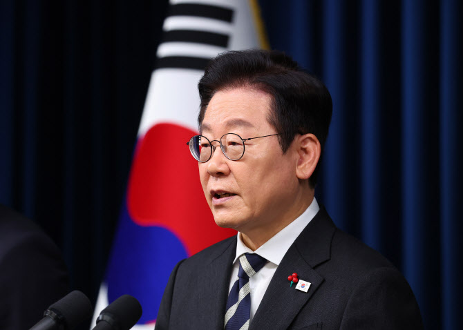 [속보]李대통령 “12.3 법정공휴일로 정해 최소 1년 한 번 기리는 것도 중요”
