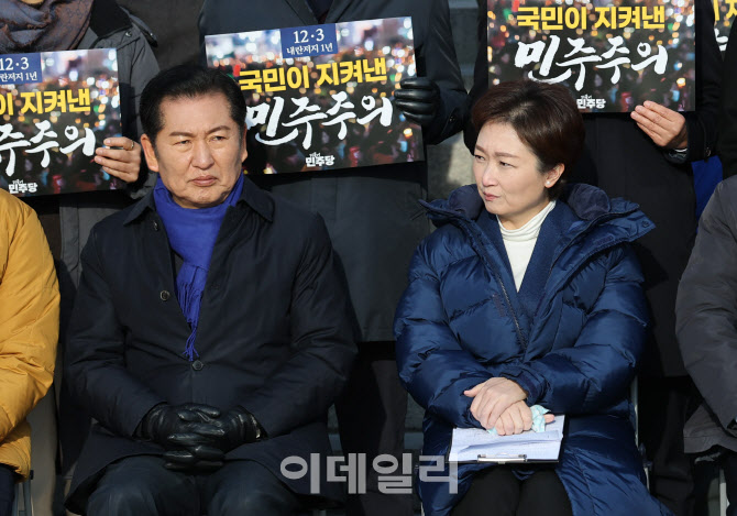 [포토]12.3 내란 저지 1년 현장 최고위 참석한 정청래-이언주