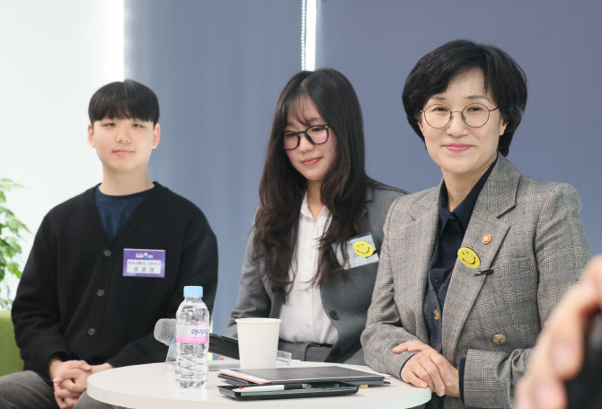'사회 참여기' 성별 인식격차는…성평등부, 청년 간담회 개최