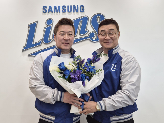 '타격머신' 최형우, 9년 만에 친정팀 삼성 컴백...2년 최대 26억원