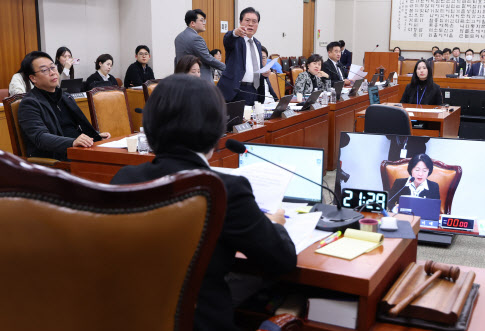 [속보]내란특판법·법왜곡죄, 與주도 법사위 의결…사법부 '반발'