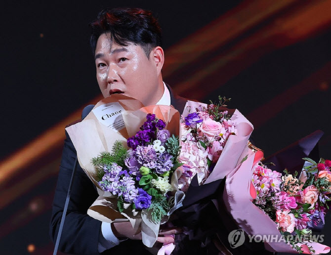양의지 '최다 수상 타이'-최형우 '최고령 수상'...골든글러브 시상식 관심