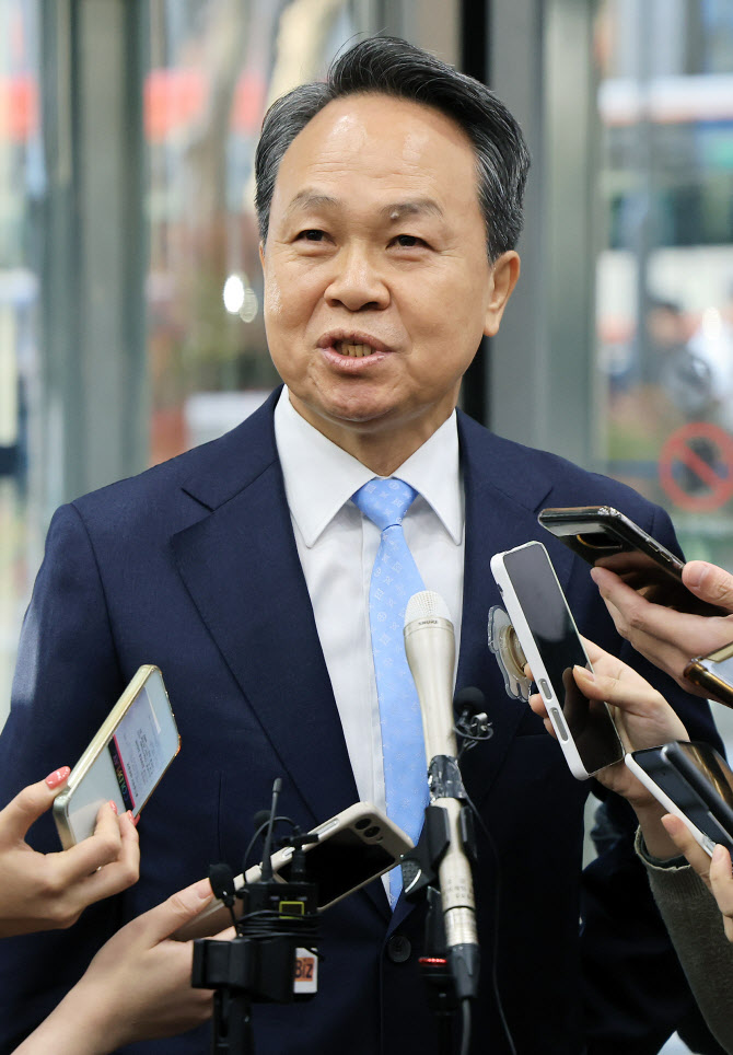 진옥동 신한금융 회장 연임…‘일류신한’ 철학으로 혁신 가속화(상보)