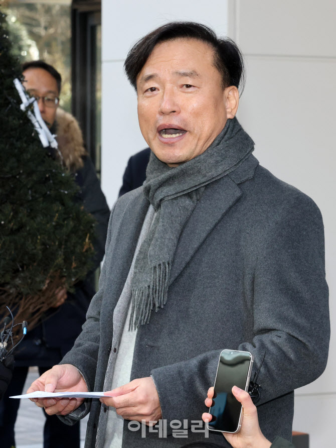 [포토]김종철 방미통위원장 후보자 첫 출근…“조직 안정화 최우선”