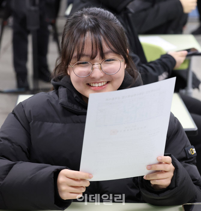 [포토] 대학 수능 성적표 배부