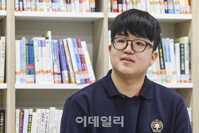[포토] 2026학년도 수능시험 만점받은 왕정건 학생