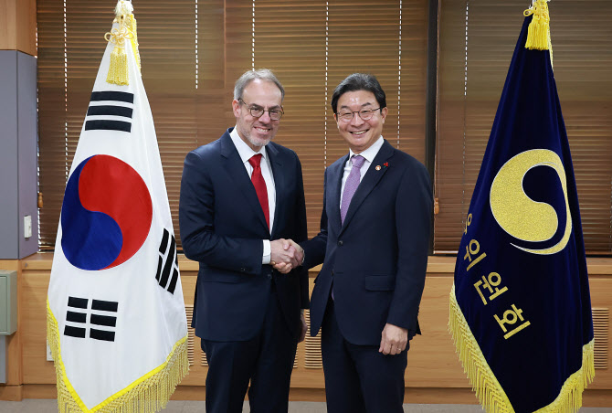 이억원, 아마존 수석부회장과 면담…금융 보안 협력
