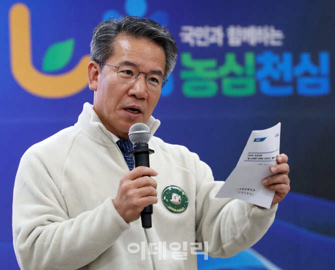 [포토] '쌀 소비촉진 서포터즈' 격려하는 박서홍 농업경제대표