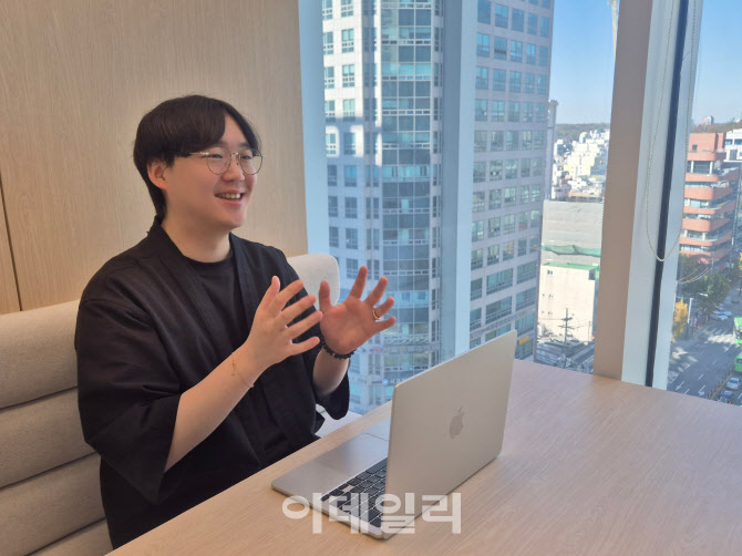 "신뢰도 높은 AI 검색서비스로 美 대학가 휩쓸었어요"