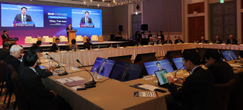 "EU 같은 한일 경제연대, AI·반도체·에너지 협업 실험할 때"