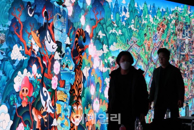 [포토]덕수궁 찾은 '쿠키런'…시대를 초월한 메시지 선사