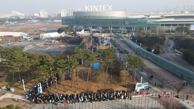 AGF 2025, 3일간 10만명 방문…킨텍스 밖까지 긴줄