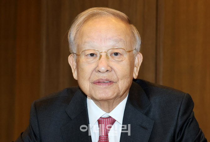 [포토]인사말하는 손경식 경총회장