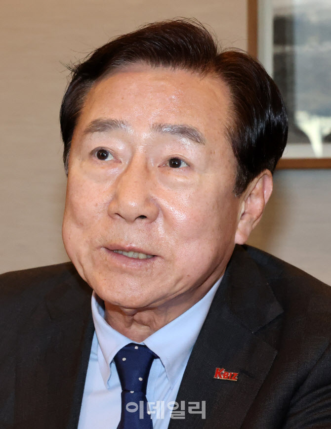 [포토]인사말하는 김기문 중기중앙회장