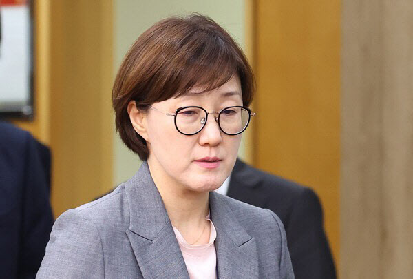“현지 누나” 논란 속…“신원확인 필요해” 54% ‘찬성’