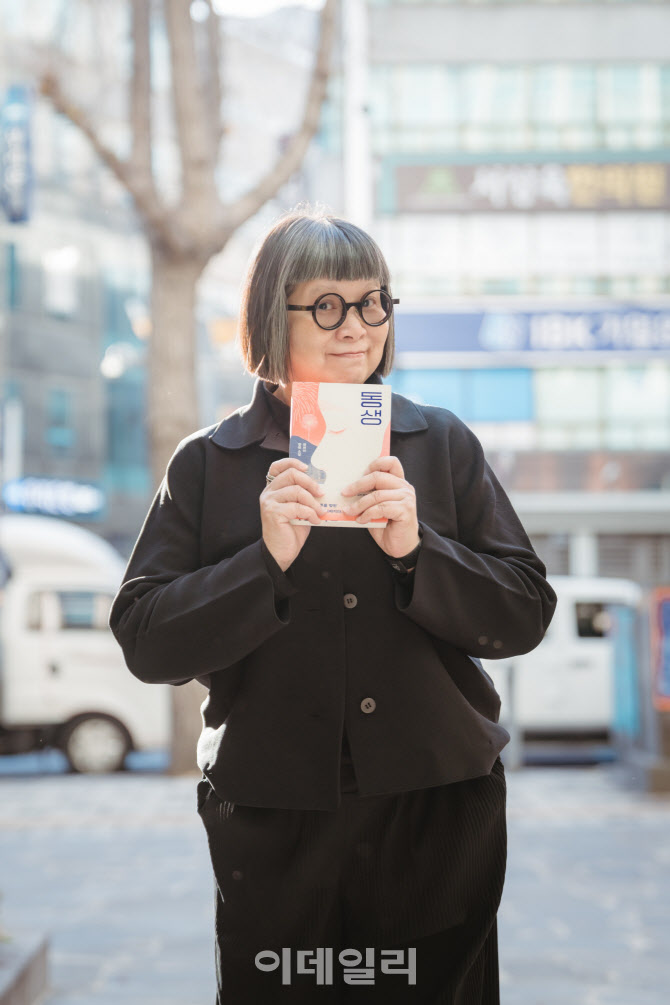 "실패한 우산혁명, 홍콩 젊은이들의 무력감 위로하고 싶었죠"