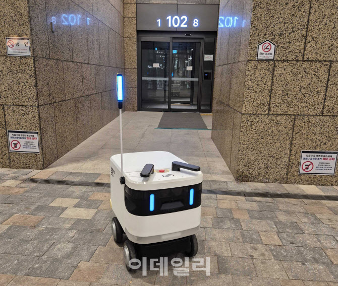 주차부터 배달·쓰레기 버리기까지 AI가 한다[only 이데일리]