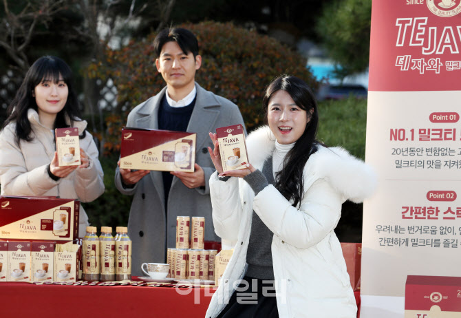 [포토] 간편한 '데자와'  분말스틱 출시