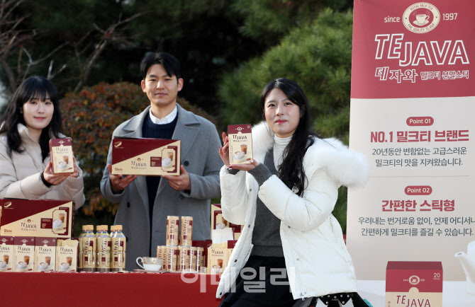 [포토] 동아오츠카, '데자와' 분말스틱 출시