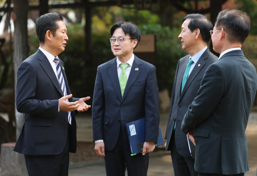 李대통령, 與지도부와 만찬…입법과제 등 논의