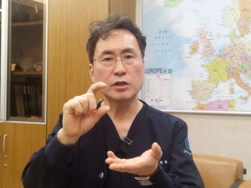 "인공관절 수술, 톱질이 아니라 밀링”… 제진호 원장이 선택한 10억 로봇