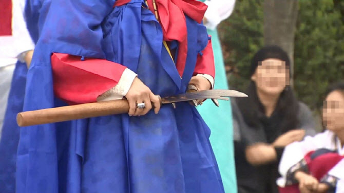 “퇴마 의식” 무속인이 모텔서 미성년자 성폭행…집행유예