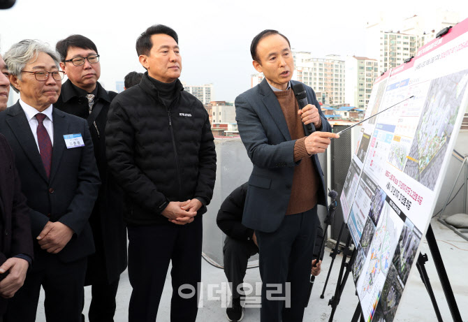[포토] 오세훈, 대림1구역 신통기획 재개발지구 방문