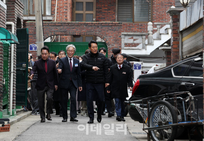 [포토] 골목길 점검하는 오세훈 서울시장