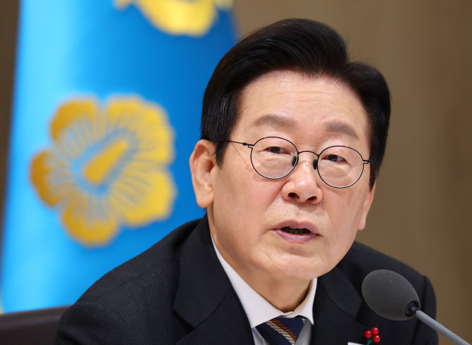[속보] 李대통령 “금산 분리 훼손하지 않는 범위 내 실질 대책 마련 중”
