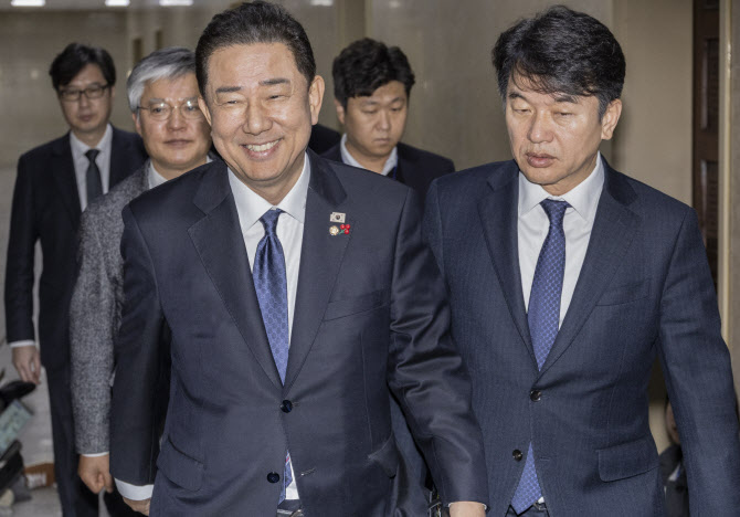 김병기 "100% 공개 만남"…쿠팡 대표 오찬 해명