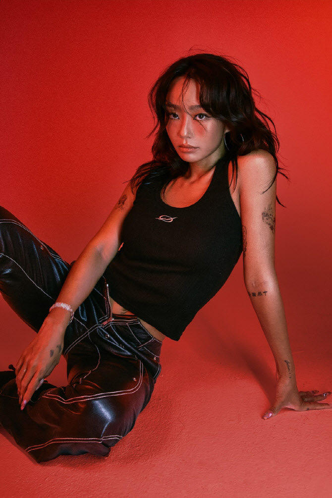 효린, 신곡 '스탠딩 온 디 엣지' 발매 "팬들 향한 애정 담아"