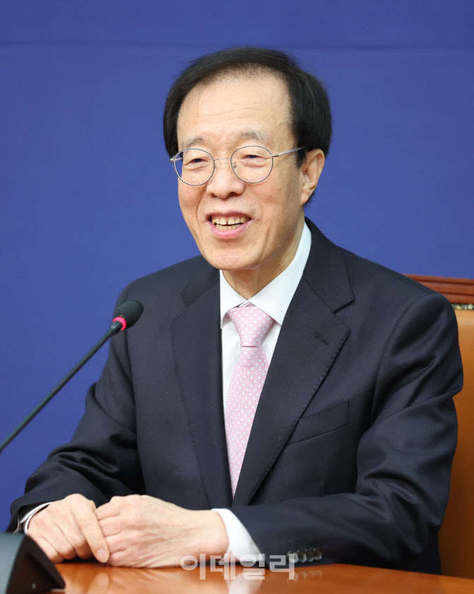 [포토]발언하는 이석연 국민통합위원장'