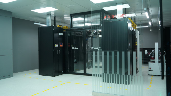 "공기로는 한계, 이젠 물이다"…KT클라우드, 내년 4월 '액체 냉각' 시대 연다