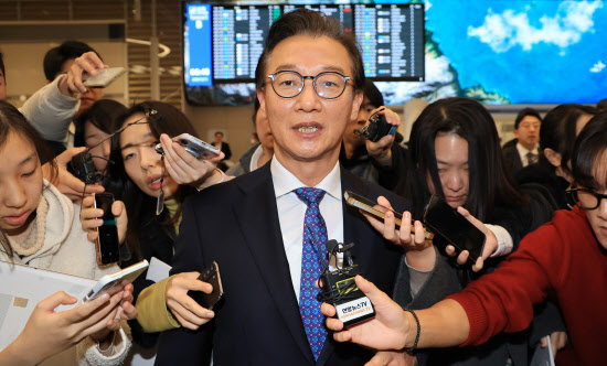 사퇴한 전재수 "해양수도권 반드시 완수해달라"