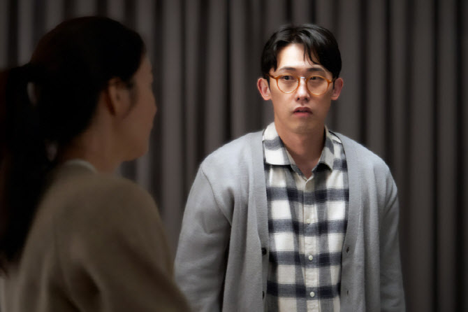 '슈가' 민진웅, 최지우 남편 변신...현실 아빠로 뜨거운 가족애 선사