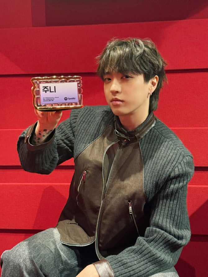 주니, 스포티파이 亞 'K-트렌칠 R&B' 최다 스트리밍 1위