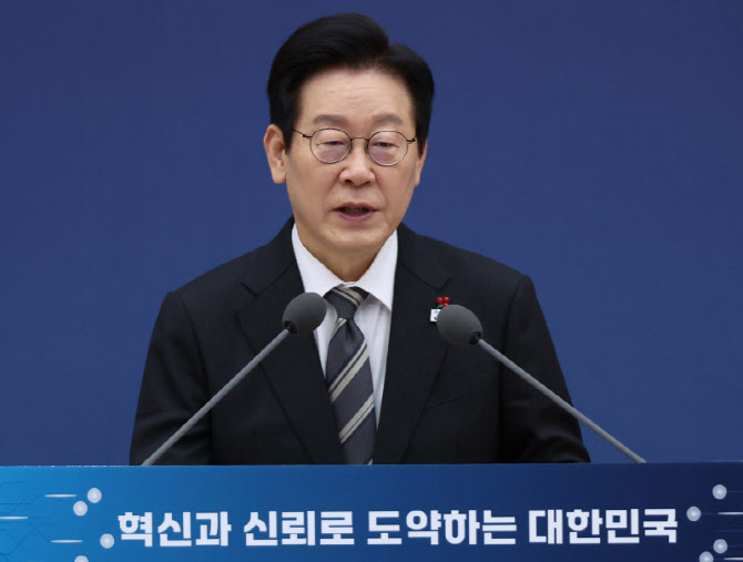 李대통령 "국가 경쟁력 과학기술과 교육에 있다" 진단