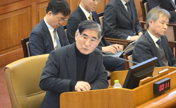 김용현 前국방장관 구속기간 연장 되나…法, 심사 시작