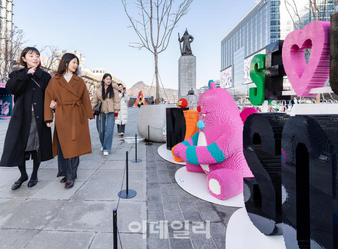 [포토] 광화문광장 '레고' 조형물