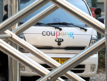 나흘내 쿠팡 압수수색한 경찰…이 대통령 "과징금 높여야”